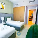 Like Home - 4204 Luxurious 2-Bedroom Residence With Spectacular City And Creek Views