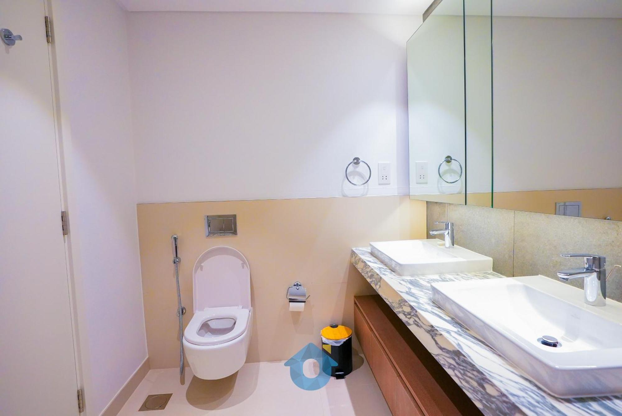 Like - 4204 Luxurious 2-bedroom With Spectacular And Creek Views Apartment