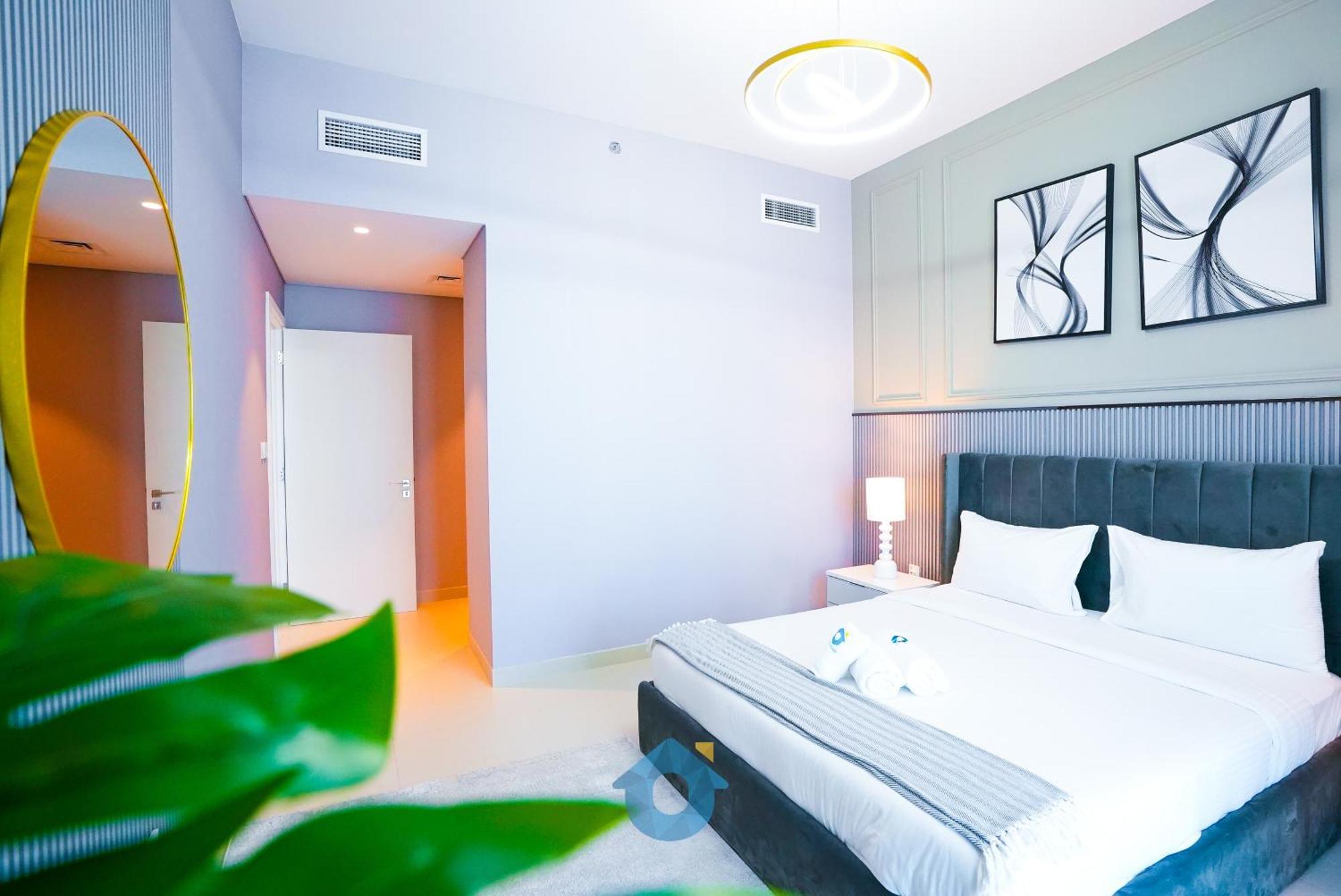 Like - 4204 Luxurious 2-bedroom With Spectacular And Creek Views Apartment *