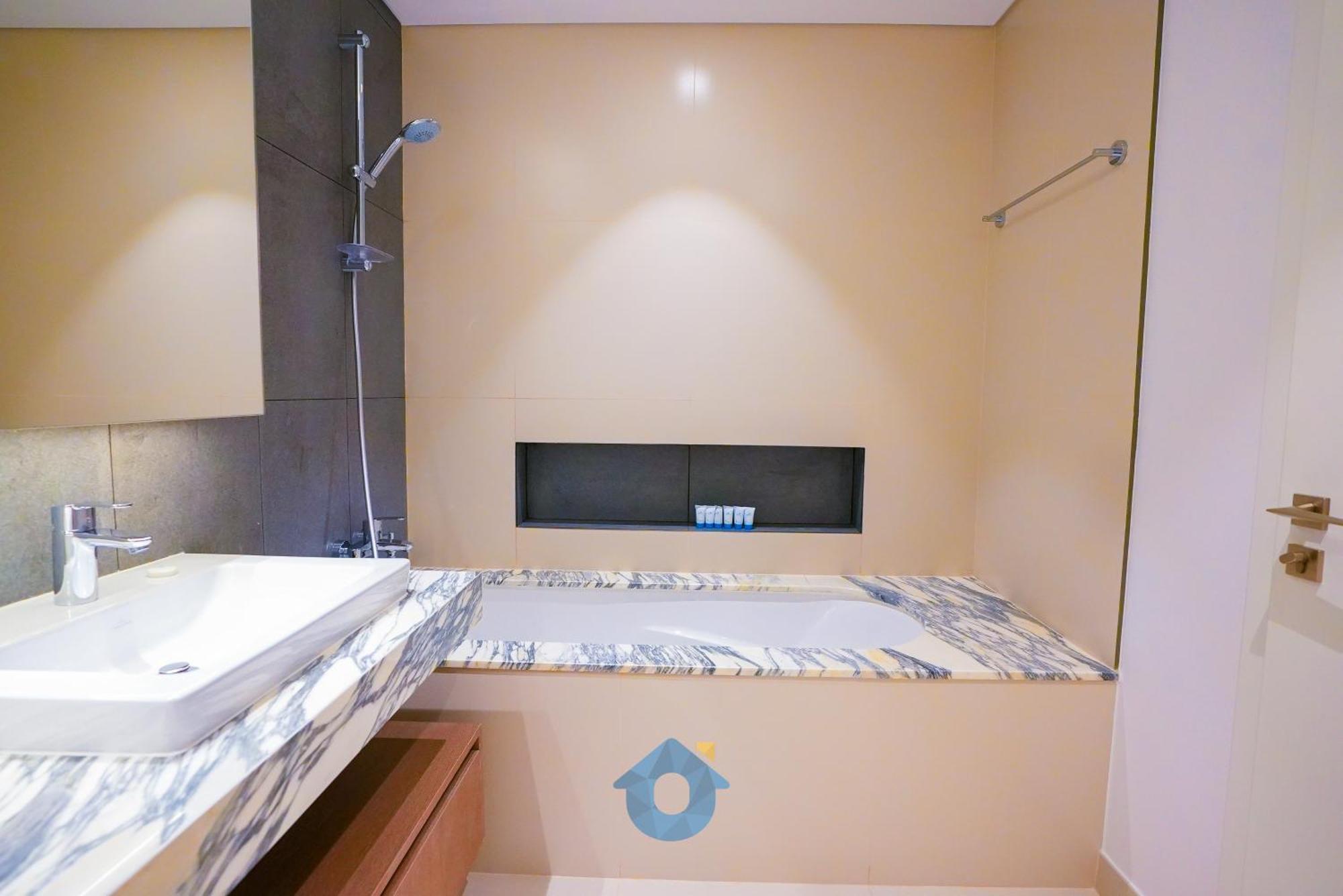 Like - 4204 Luxurious 2-bedroom With Spectacular And Creek Views Dubai