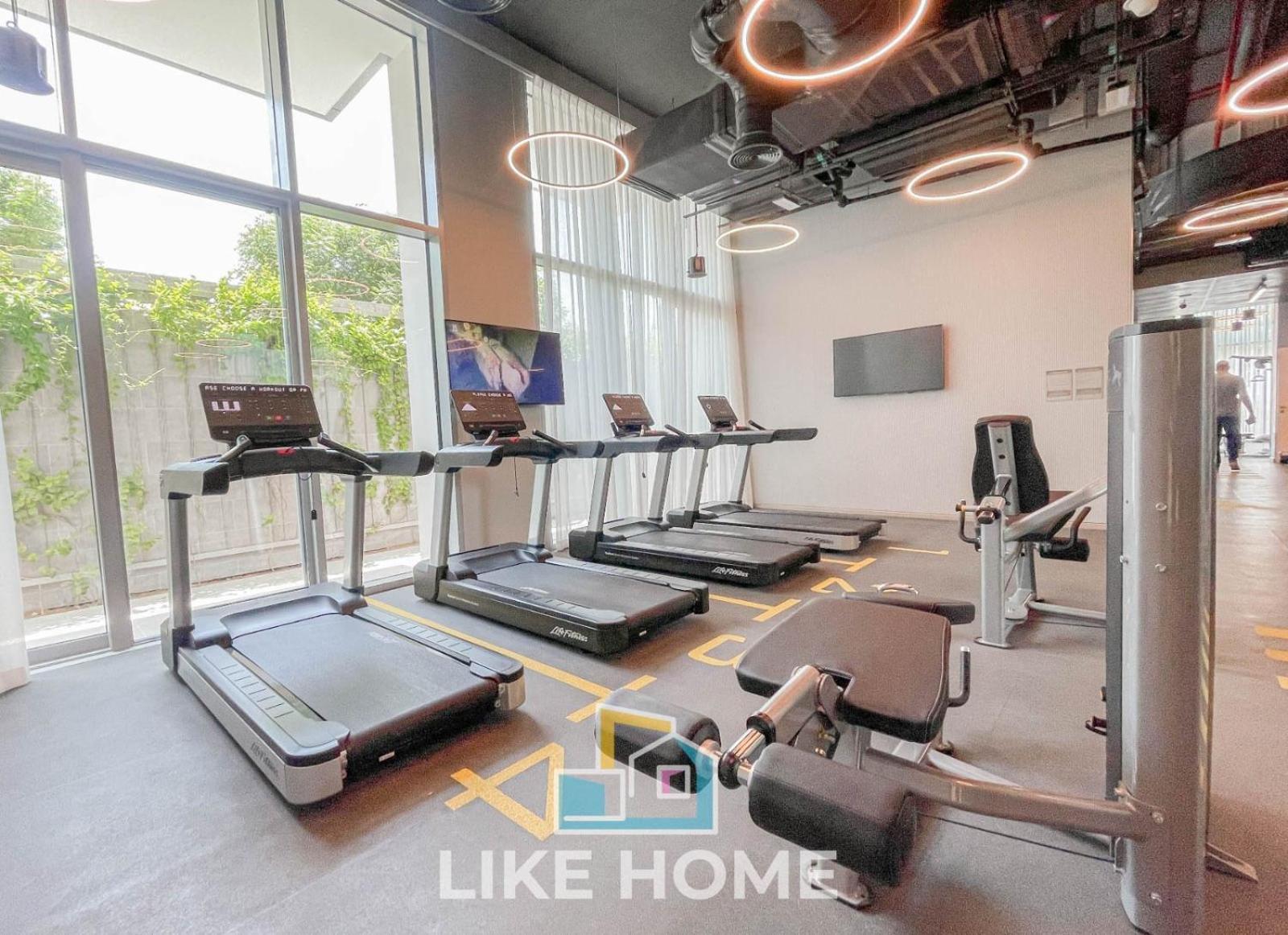 Like - 4204 Luxurious 2-bedroom With Spectacular And Creek Views Apartment *