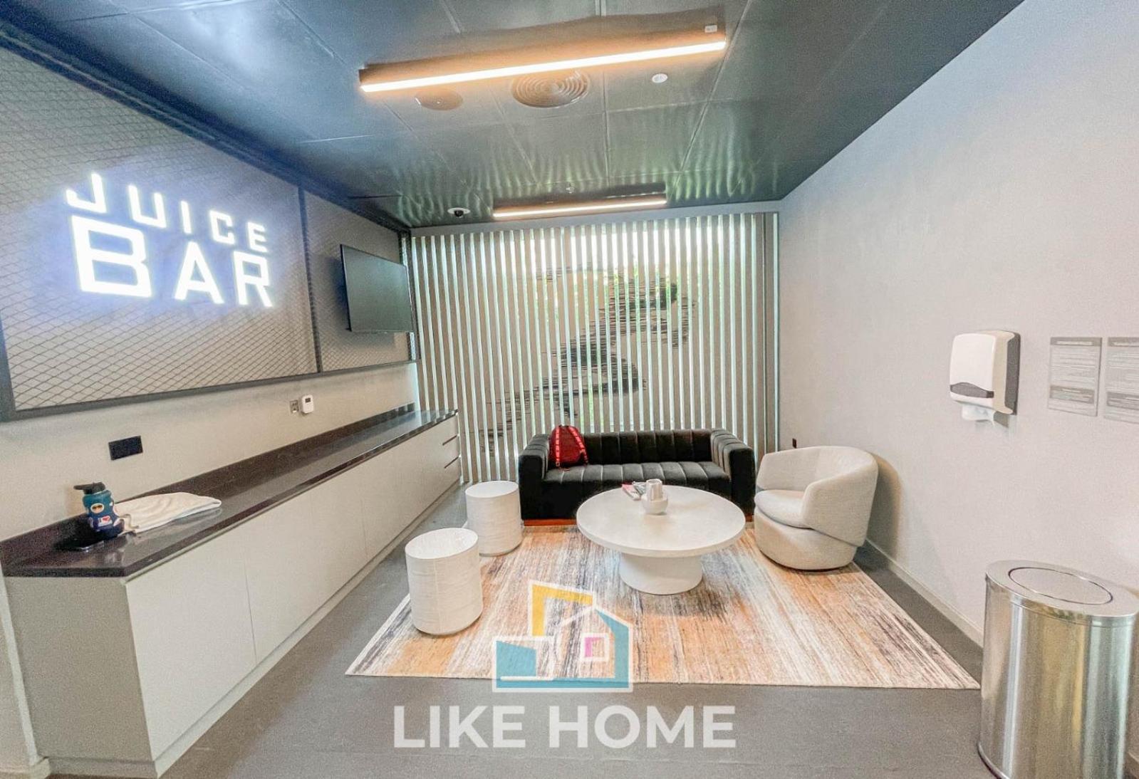 Like - 4204 Luxurious 2-bedroom With Spectacular And Creek Views Apartment *